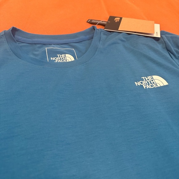 NWT - The North Face t-shirt - Picture 1 of 2